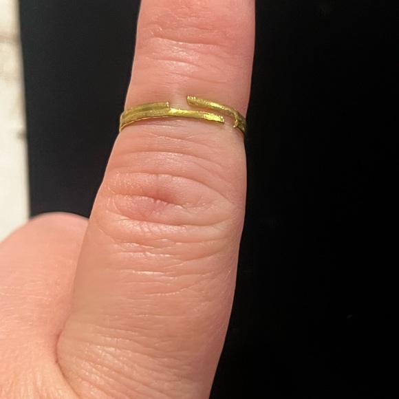 Adjustable Gold Tone Ring with Red Gemstone Size 7 - Picture 9 of 11